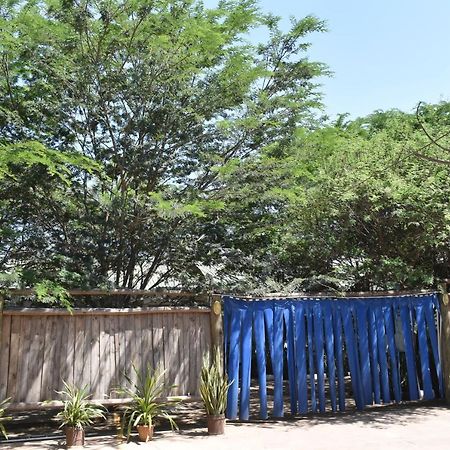 Rainbow Executive Lodge Boma la Ngombe 외부 사진