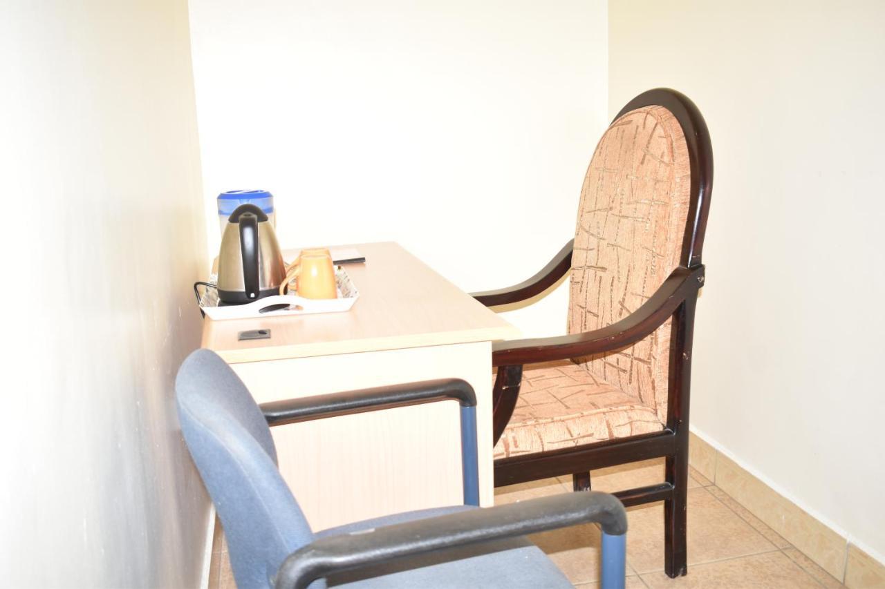 Rainbow Executive Lodge Boma la Ngombe 외부 사진