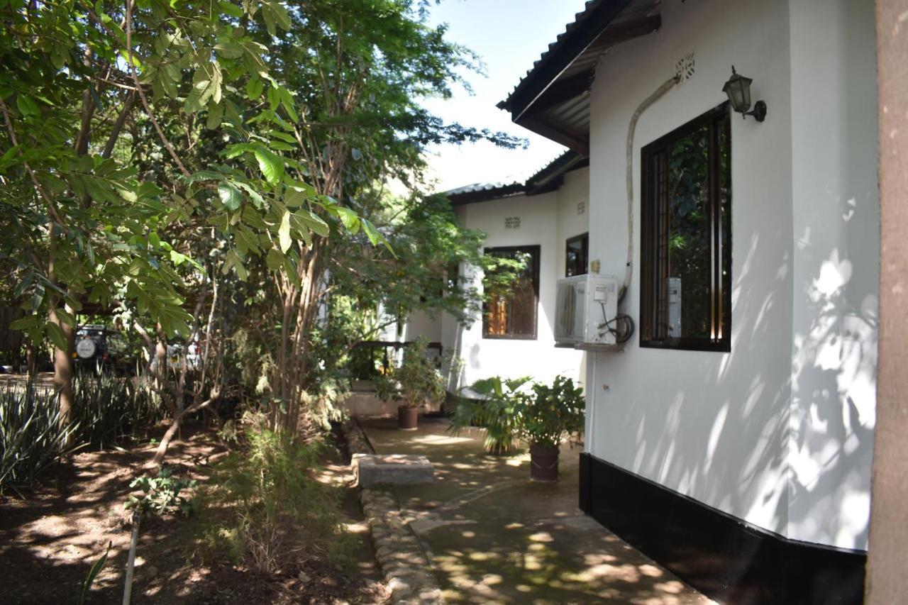 Rainbow Executive Lodge Boma la Ngombe 외부 사진