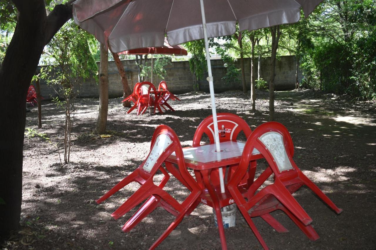 Rainbow Executive Lodge Boma la Ngombe 외부 사진